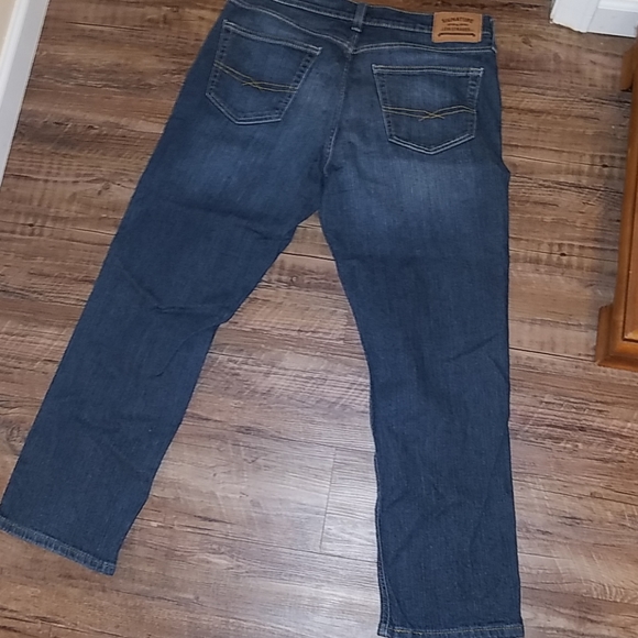 NWOT signature levi jeans - Picture 4 of 4